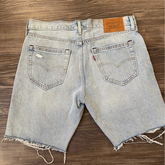 LEVI’s 412 SLIM FIT 9" Men’s Distressed Denim Shorts - Picture 7 of 12